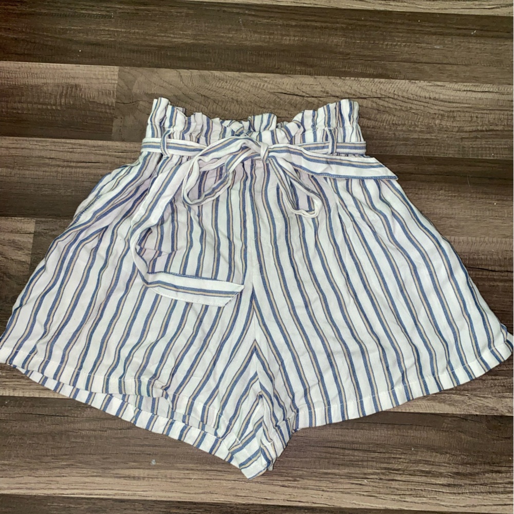 hollister striped high rise flowy shorts